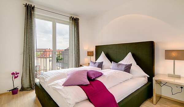 Квартира в многоэтажно доме с 2 комнатами | München-Maxvorstadt | 70023 | Schlafzimmer mit...