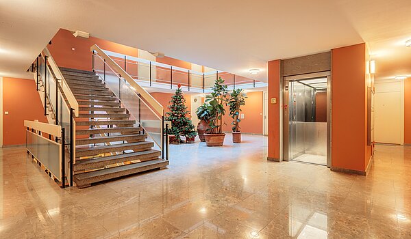 Квартира в многоэтажно доме с 3.5 комнатами | München-Bogenhausen | 70305 | Einladendes Entrée