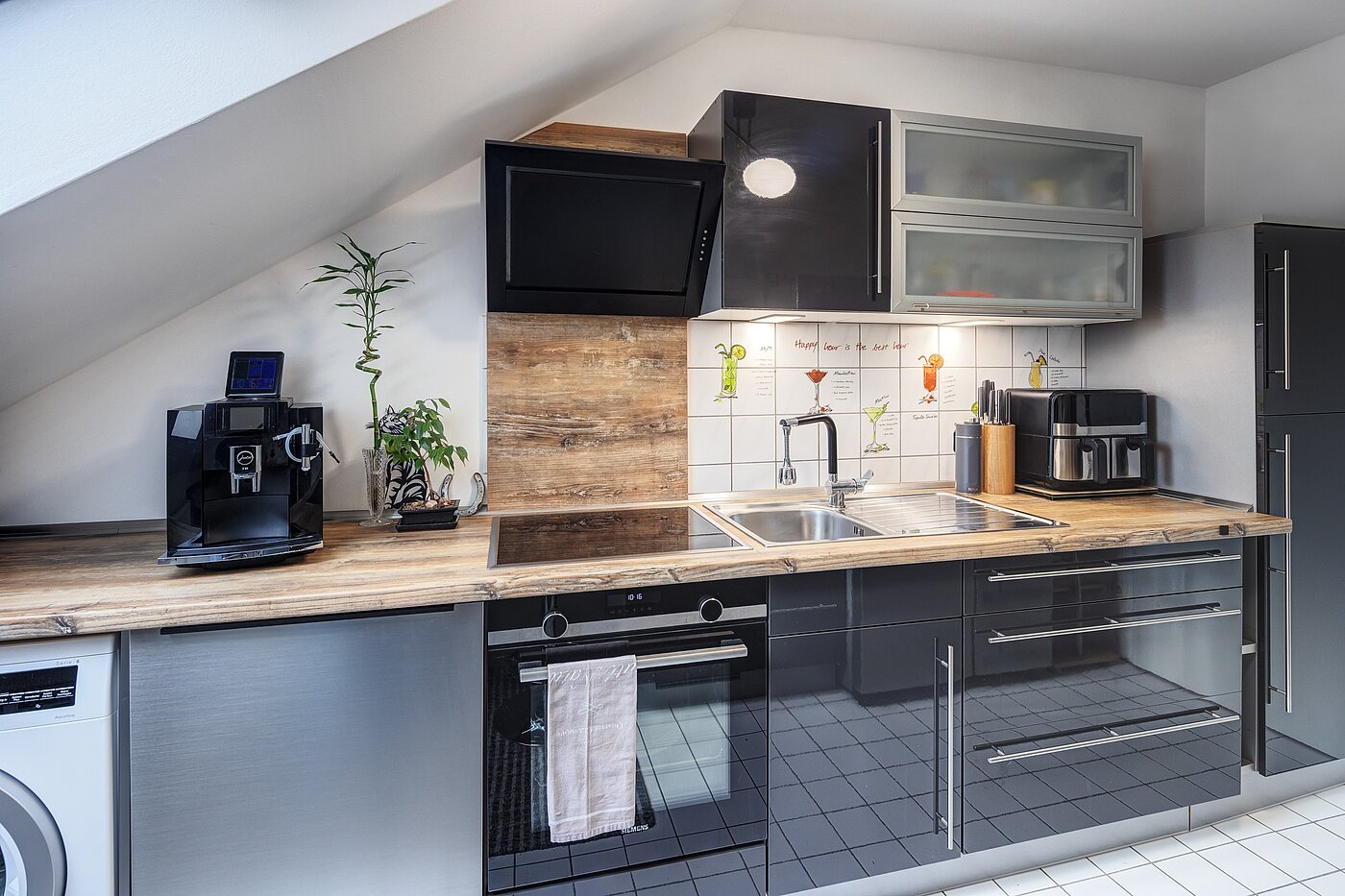 Квартира в многоэтажно доме с 2 комнатами | Poing | 70373 | ...Küche mit...