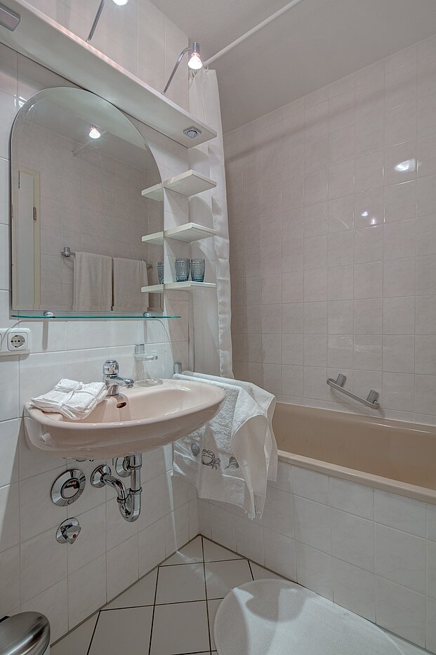 Квартира в многоэтажно доме с 2 комнатами | München-Ramersdorf | 2207ML11 | ...mit Badewanne