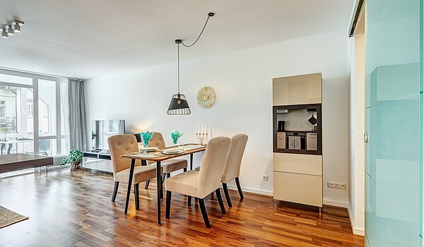 Квартира в многоэтажно доме с 2 комнатами | München-Schwabing | 70434 | ...und Esstisch