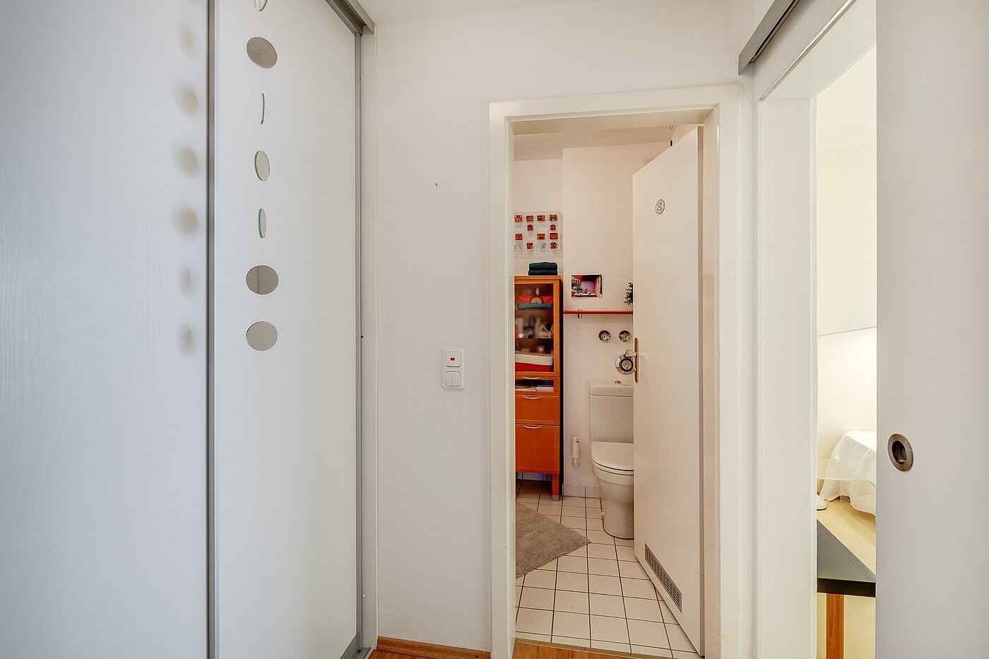 Квартира в многоэтажно доме с 2 комнатами | München-Nymphenburg | 2101ML6 | Flur mit Einbauschrank