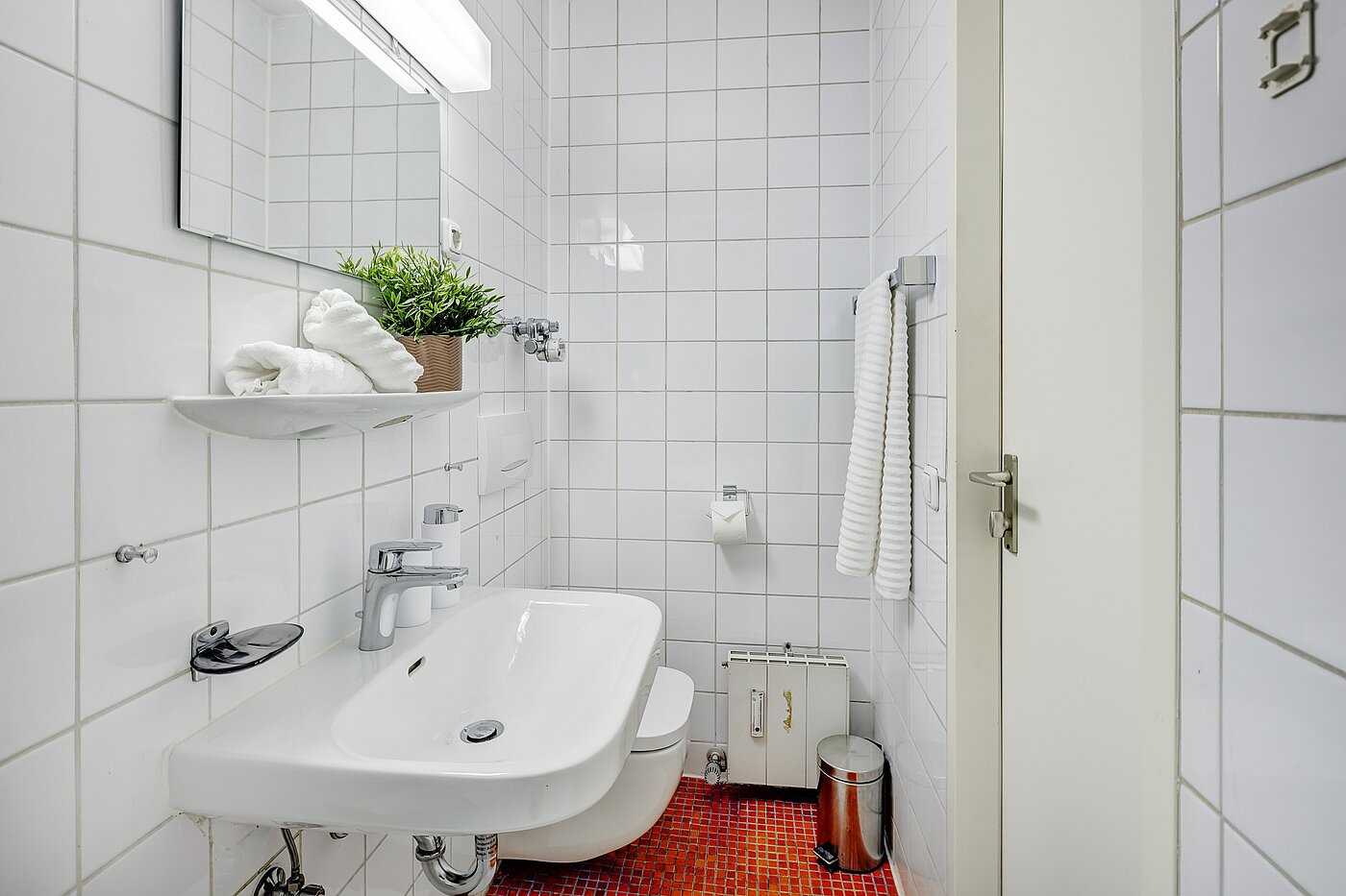 Квартира в многоэтажно доме с 1 комнатная | München-Maxvorstadt | 2110ML7 | Bad mit Waschbecken, WC...