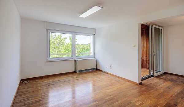 Квартира в многоэтажно доме с 2 комнатами | München-Hadern | 704101 | Geräumiges Wohnzimmer