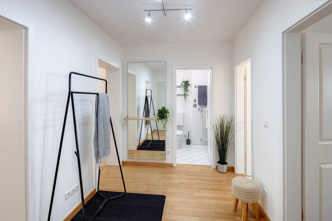 Квартира в многоэтажно доме с 3 комнатами | München-Obergiesing | 70028 | Ansprechender Eingangsbereich...