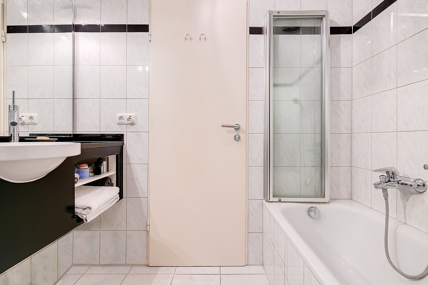 Квартира в многоэтажно доме с 2 комнатами | München-Schwabing | 2004ML1 | mit Badewanne