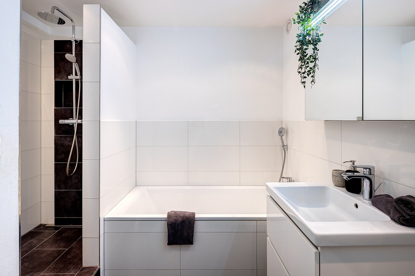 Квартира в многоэтажно доме с 3.5 комнатами | München-Bogenhausen | 70267 | ...Dusche und Badewanne