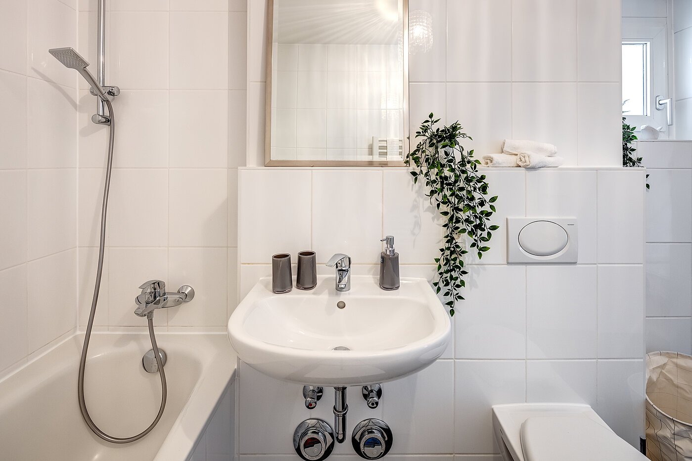 Квартира в многоэтажно доме с 2.5 комнатами | München-Schwanthalerhöhe | 2210ML2 | ...mit Wanne und Tageslicht