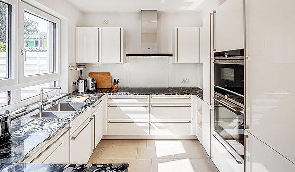 Половина двухквартирного жилого дома с 6 комнатами | München-Pasing | 2007ML5 | ...zur offenen Küche...