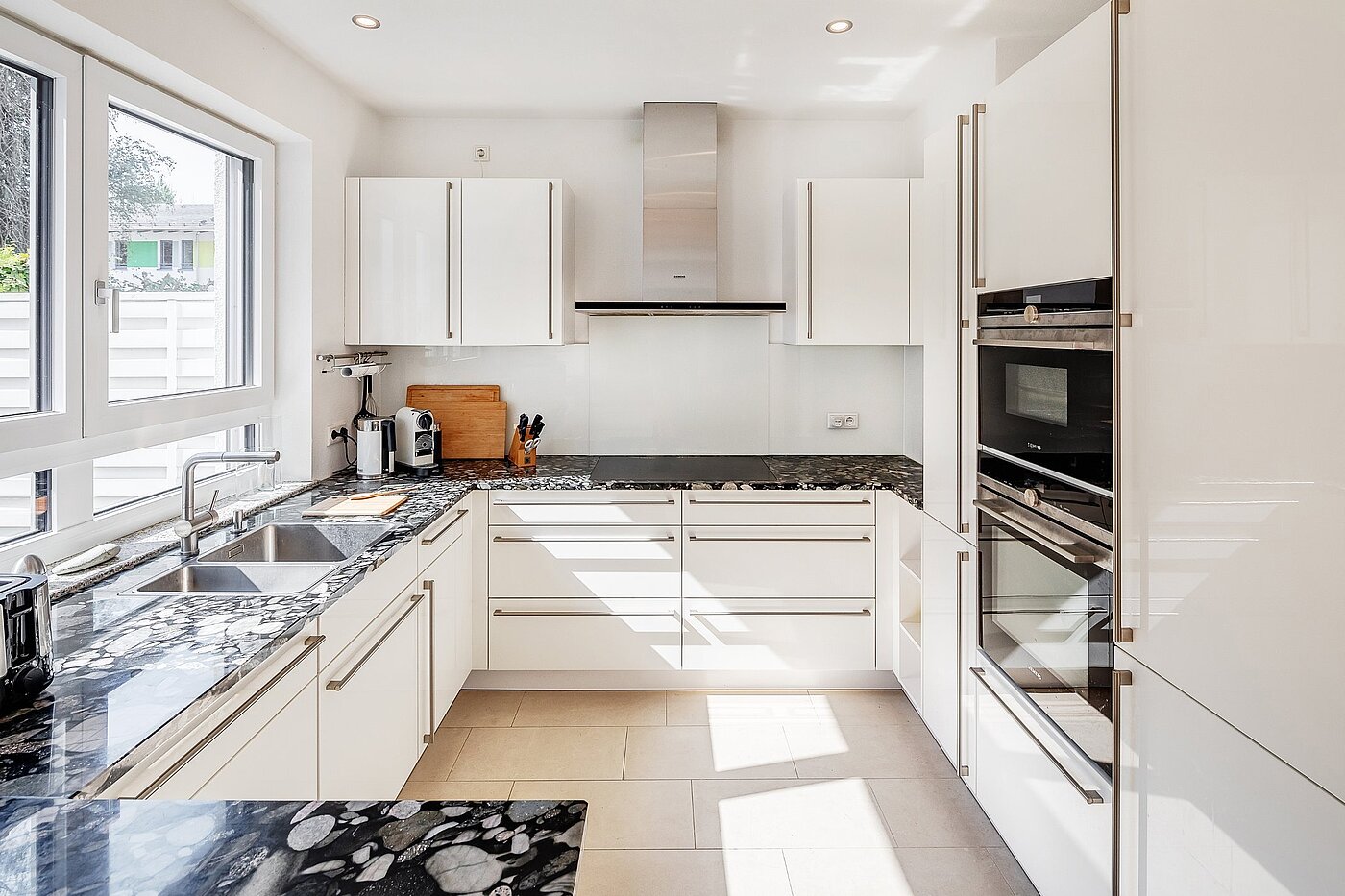 Половина двухквартирного жилого дома с 6 комнатами | München-Pasing | 2007ML5 | ...zur offenen Küche...