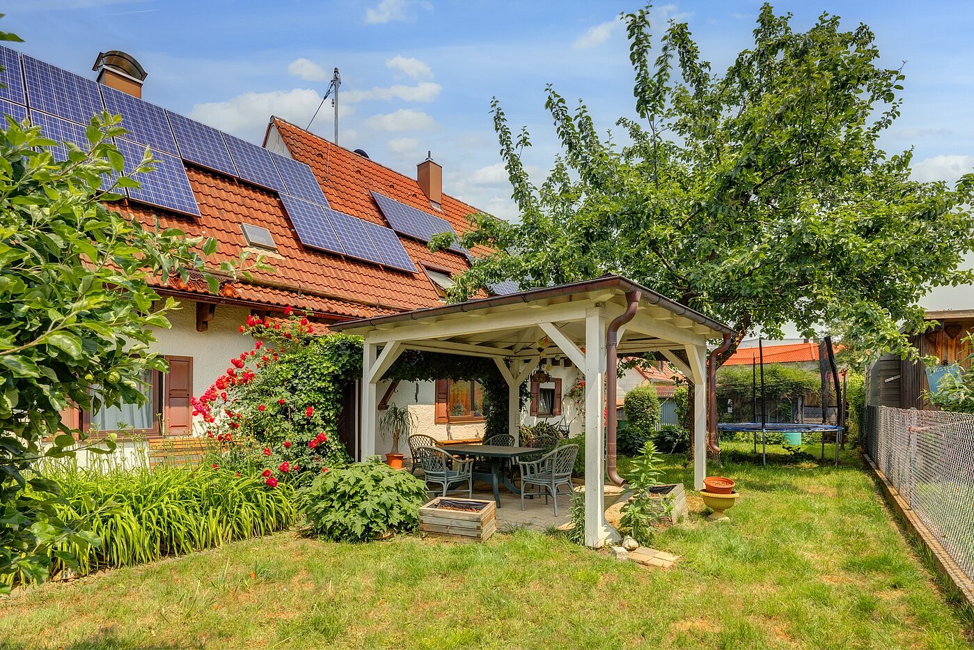 Особняк с 8 комнатами | 70229 | Überdachte Terrasse