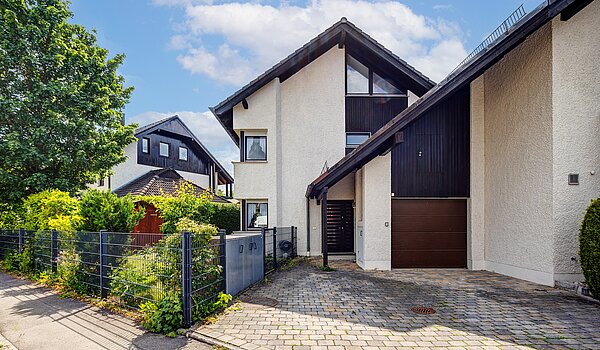 Угловой террасный дом с 6 комнатами | Germering | 70033 | Eingangsbereich mit Garage