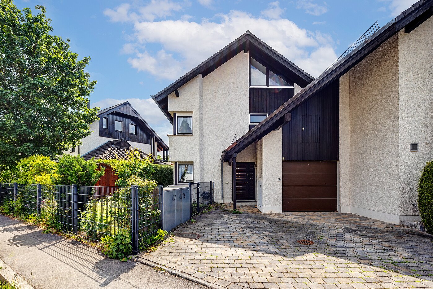 Угловой террасный дом с 6 комнатами | Germering | 70033 | Eingangsbereich mit Garage