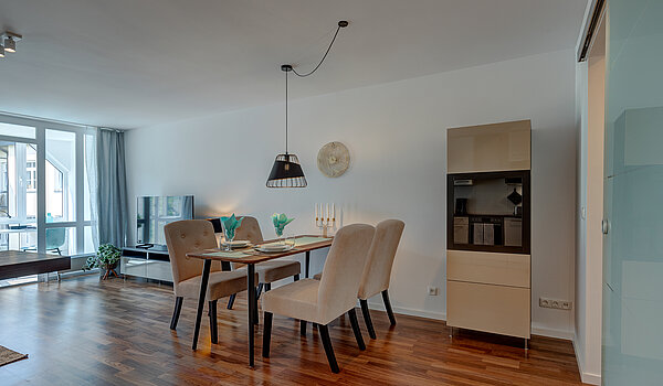 Квартира в многоэтажно доме с 2 комнатами | München-Schwabing | 70434 | ...und Esstisch