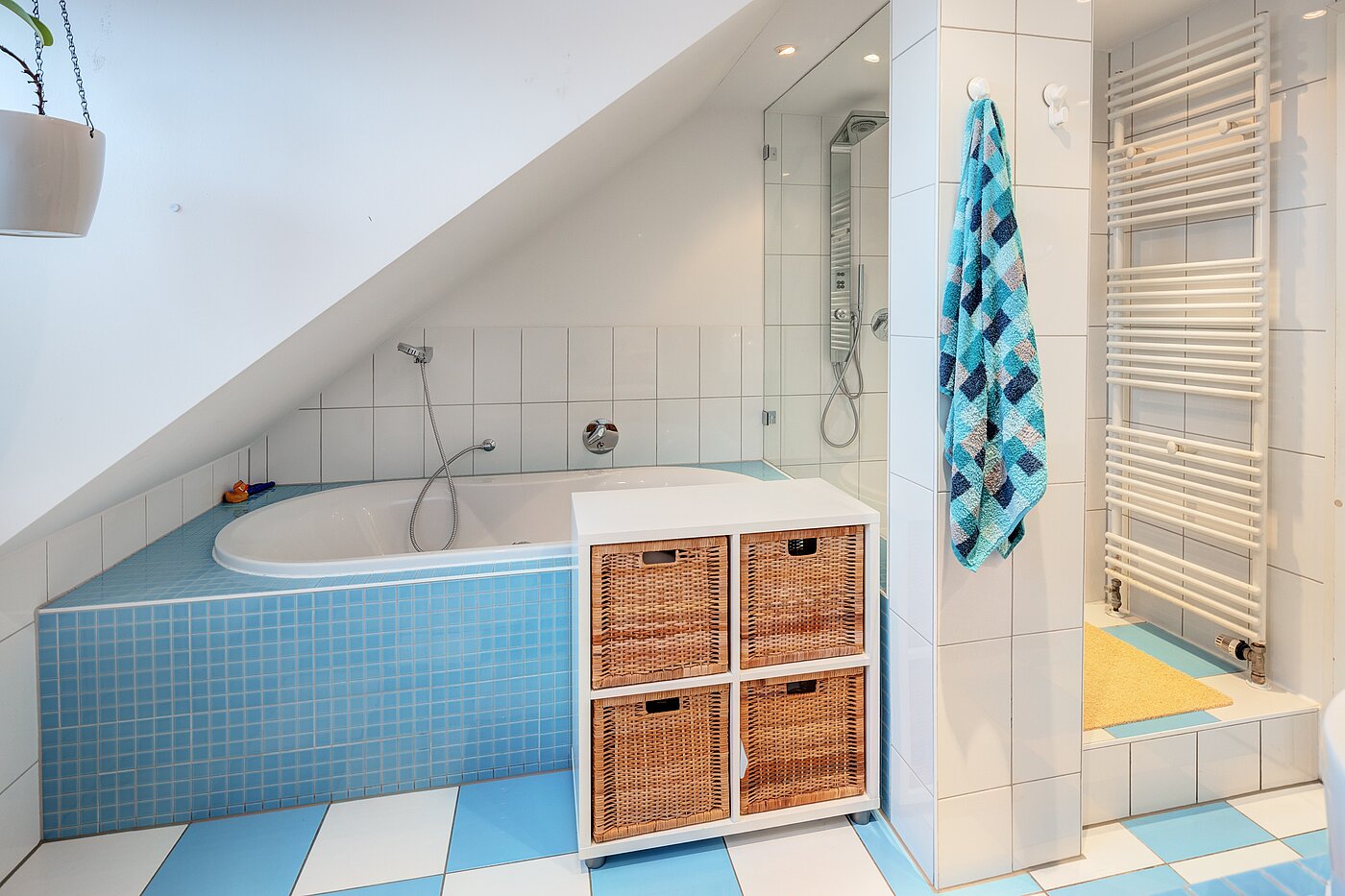 Квартира в многоэтажно доме с 5 комнатами | München-Neuhausen | 70140 | ...Wanne und Dusche