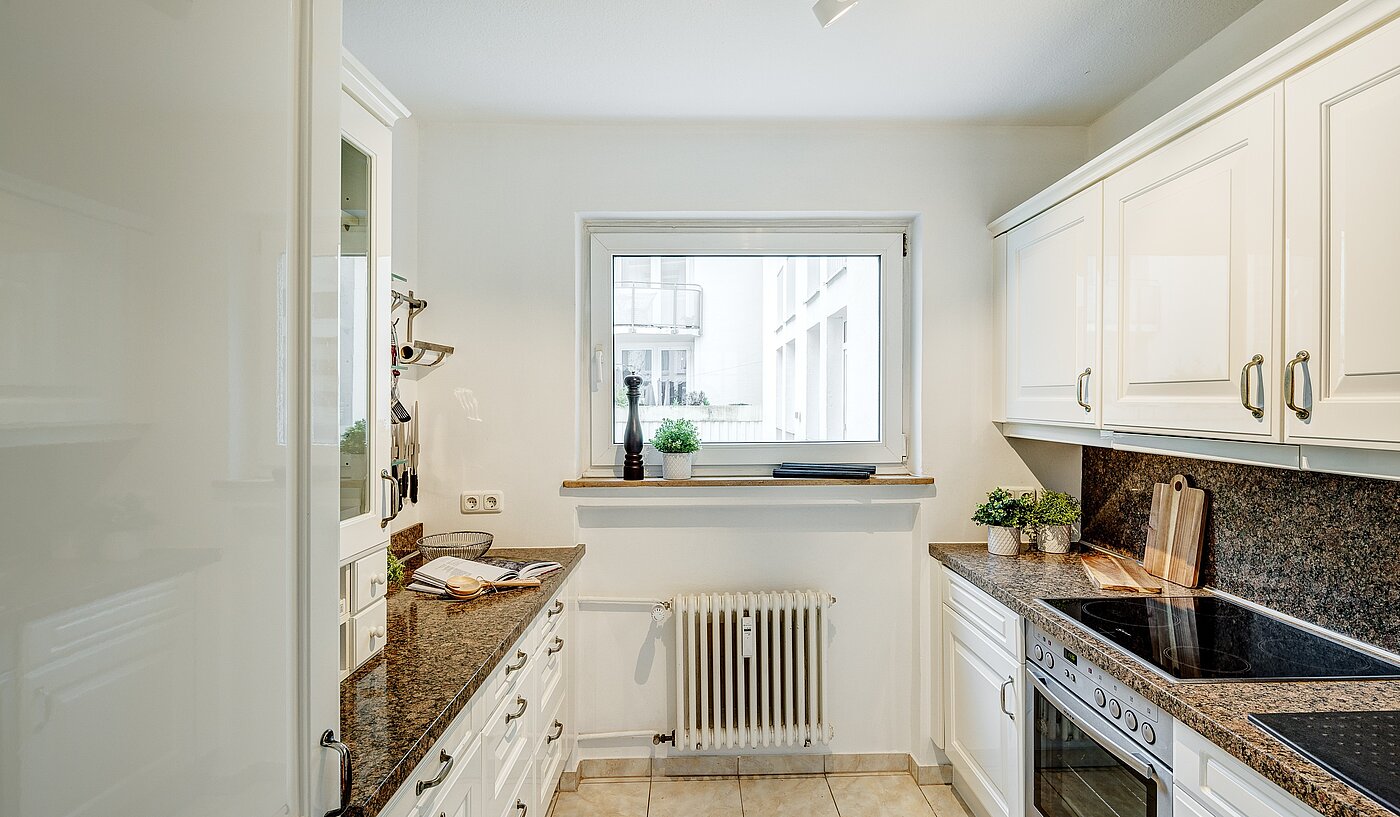 Квартира в многоэтажно доме с 3 комнатами | München-Maxvorstadt | 2203ML31 | Geräumige, helle Küche mit...