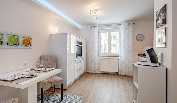 Квартира в многоэтажно доме с 2 комнатами | München-Allach | 70412 | Küche mit Essplatz...