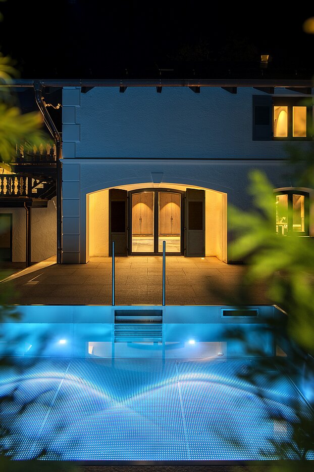 Особое свойство с 15 комнатами | Bad Wiessee | 701591 | Beleuchteter Außenpool