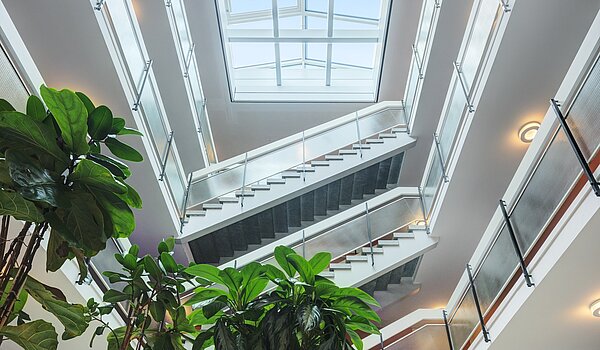 Квартира в многоэтажно доме с 3.5 комнатами | München-Bogenhausen | 703052 | ...mit Glaskuppel