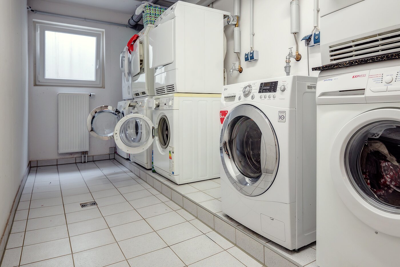 Квартира в многоэтажно доме с 4 комнатами | München-Forstenried | 2209ML6 | Waschen im Gemeinschaftskeller