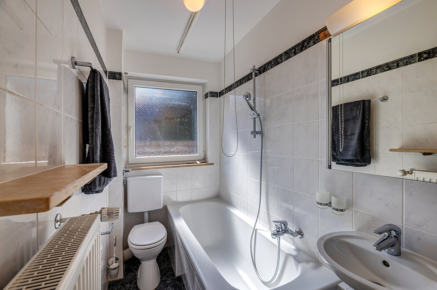 Квартира в многоэтажно доме с 1 комнатная | München-Schwabing | 70449 | ...Wannenbad mit Fenster