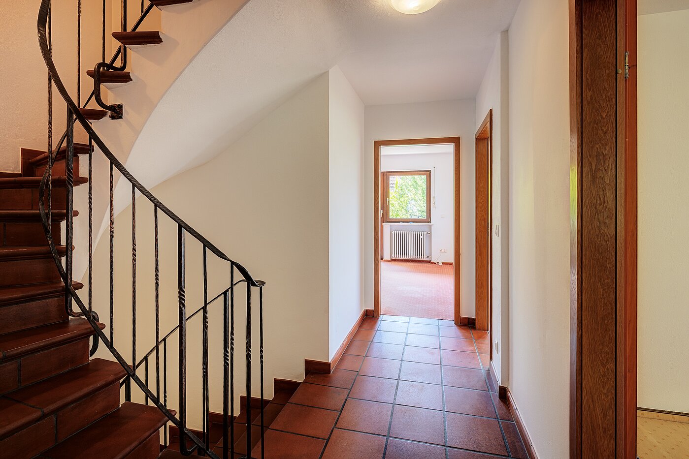Угловой террасный дом с 5 комнатами | Penzberg | 701121 | Treppenaufgang zum DG