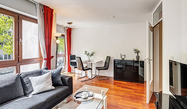 Квартира в многоэтажно доме с 3 комнатами | München-Schwabing | 2202ML12 | Das Wohnzimmer mit...