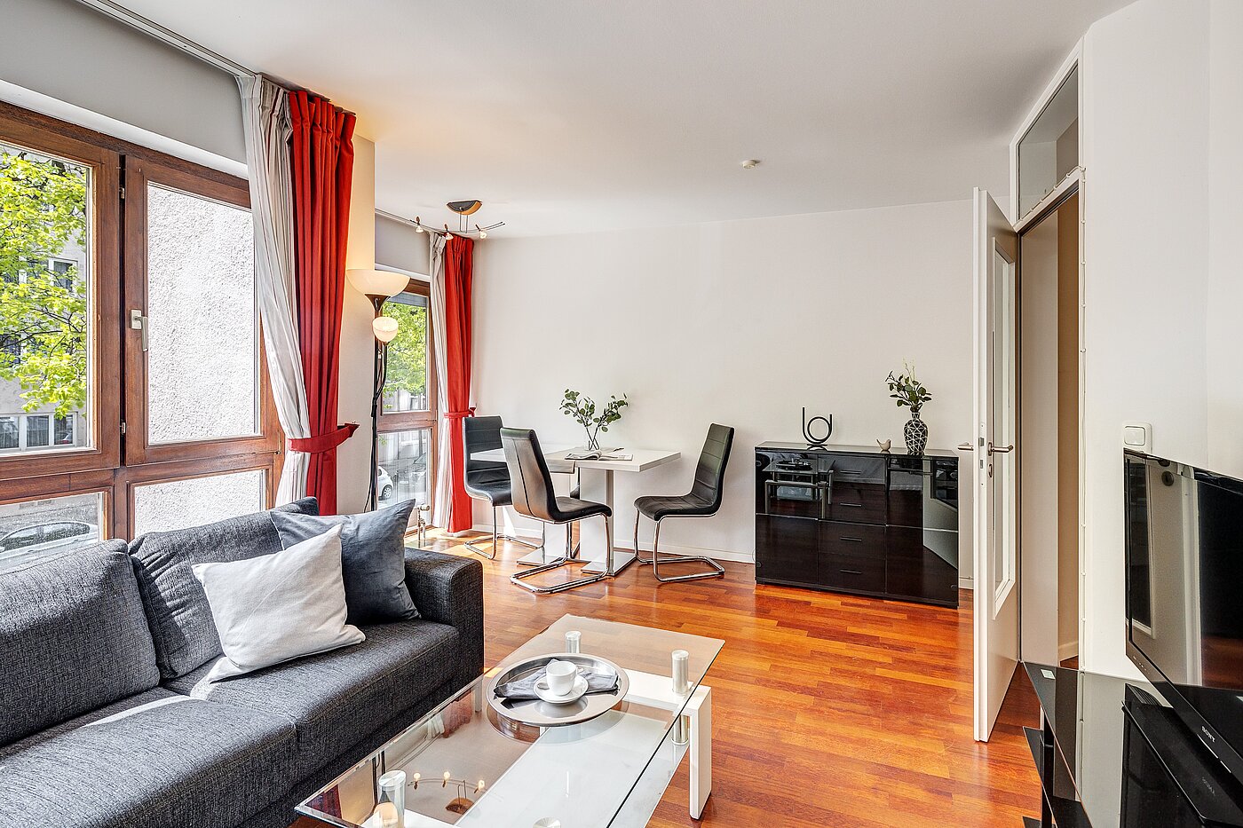 Квартира в многоэтажно доме с 3 комнатами | München-Schwabing | 2202ML12 | Das Wohnzimmer mit...