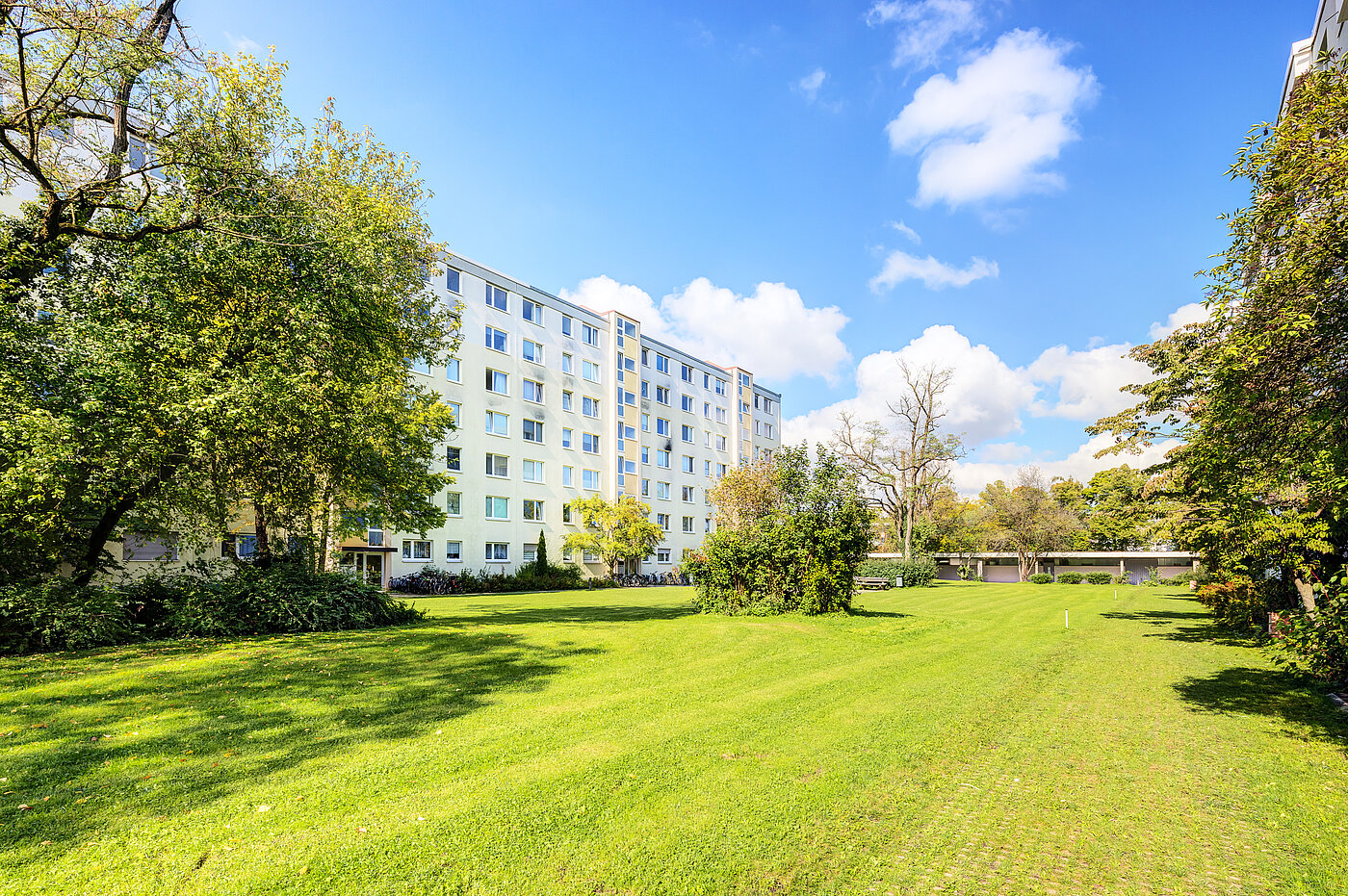 Квартира в многоэтажно доме с 2 комнатами | München-Bogenhausen | 70287 | Parkähnliches Grundstück...