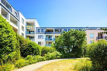 Oberföhring: Просторная 3-комнатная квартира с лоджией на юго-запад - свободна -