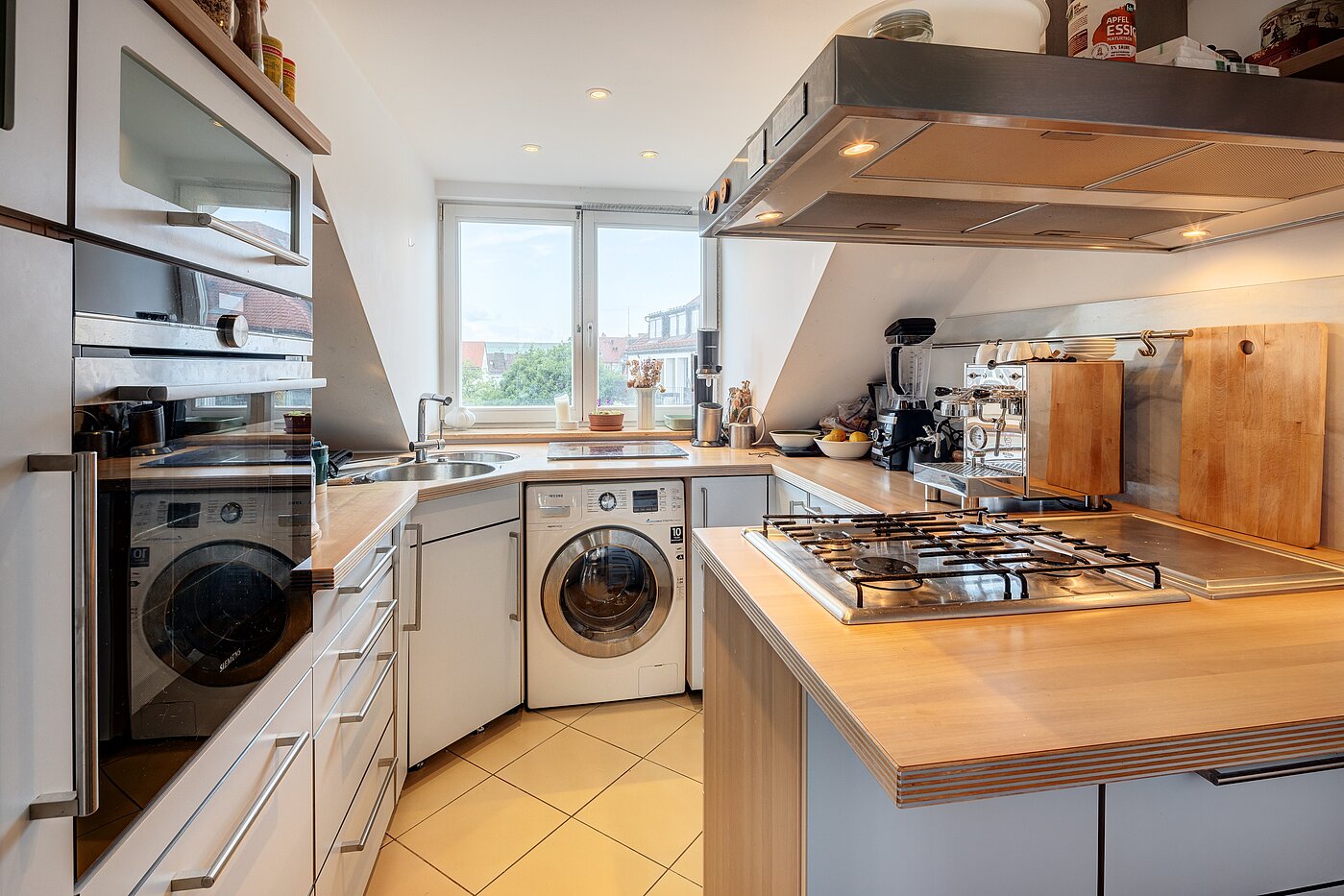 Квартира в многоэтажно доме с 5 комнатами | München-Neuhausen | 70140 | Separate Küche