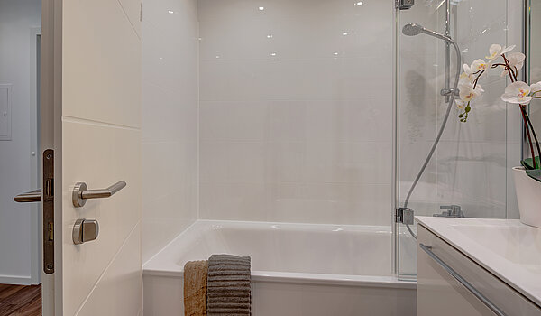Квартира в многоэтажно доме с 2 комнатами | München-Schwabing | 70434 | ...mit Badewanne