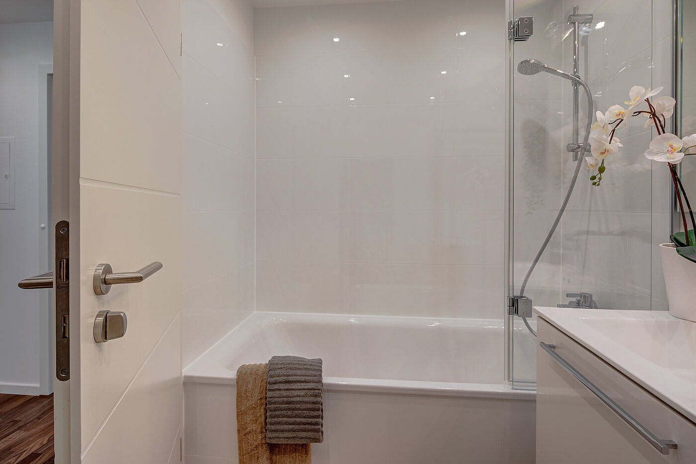 Квартира в многоэтажно доме с 2 комнатами | München-Schwabing | 70434 | ...mit Badewanne
