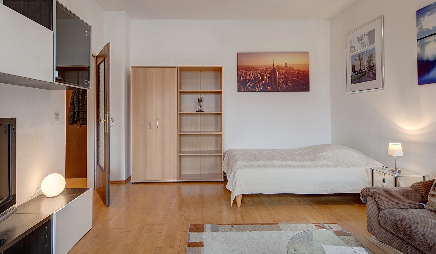 Квартира в многоэтажно доме с 1 комнатная | München-Schwabing | 2111ML3 | Blick in Richtung Bett