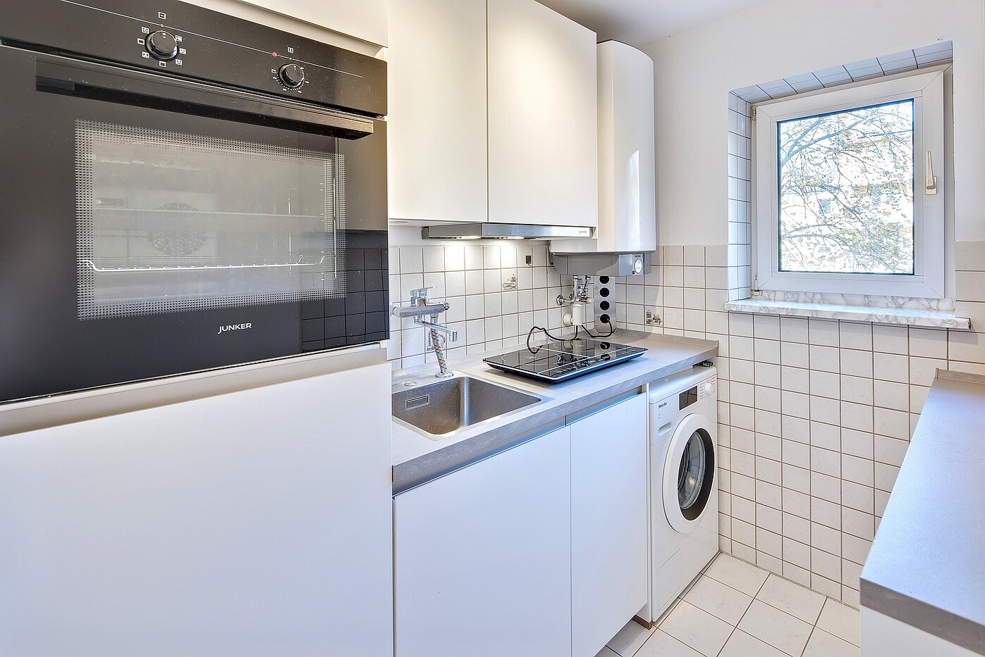 Квартира в многоэтажно доме с 3 комнатами | München-Bogenhausen | 70310 | Küche mit Fenster