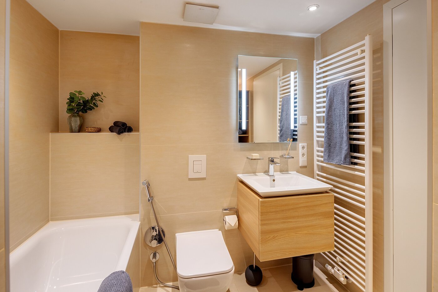 Квартира в многоэтажно доме с 4 комнатами | München-Bogenhausen | 70380 | Bad mit Badewanne...