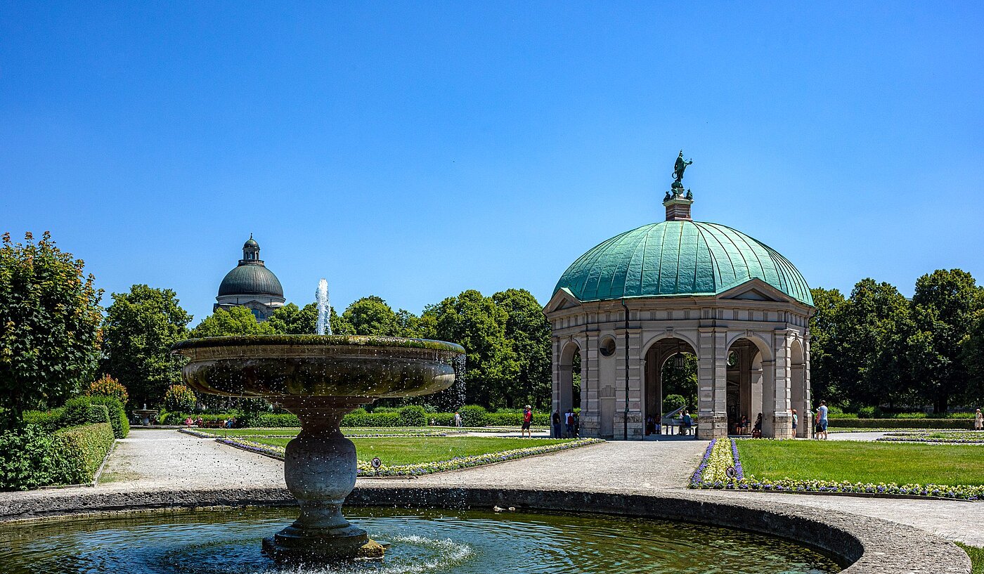 Высокий первый этаж с 2 комнатами | München-Lehel | 2012ML1 | Hofgarten und...