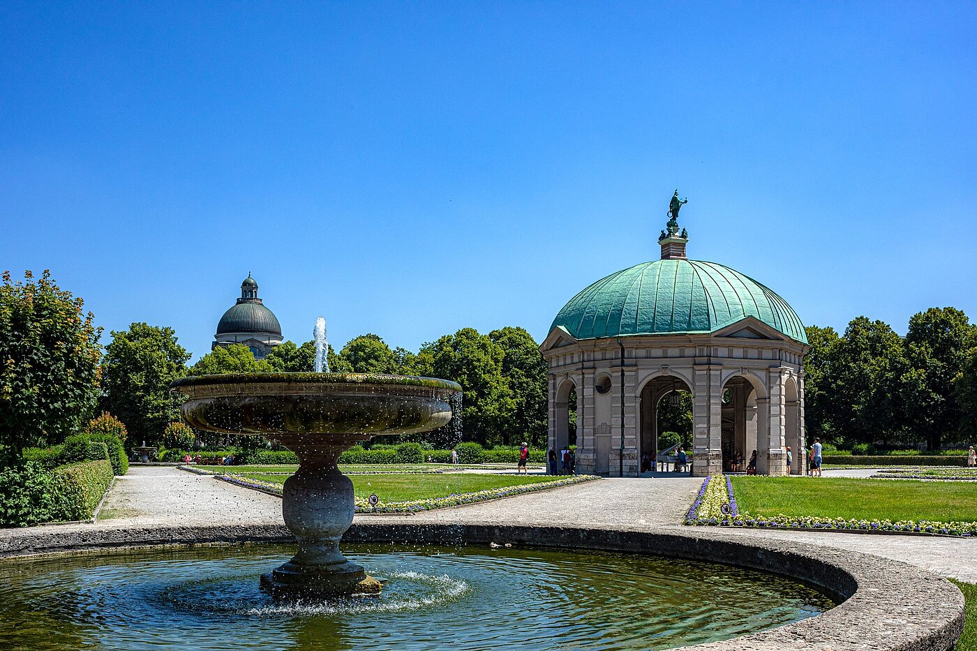 Высокий первый этаж с 2 комнатами | München-Lehel | 2012ML1 | Hofgarten und...