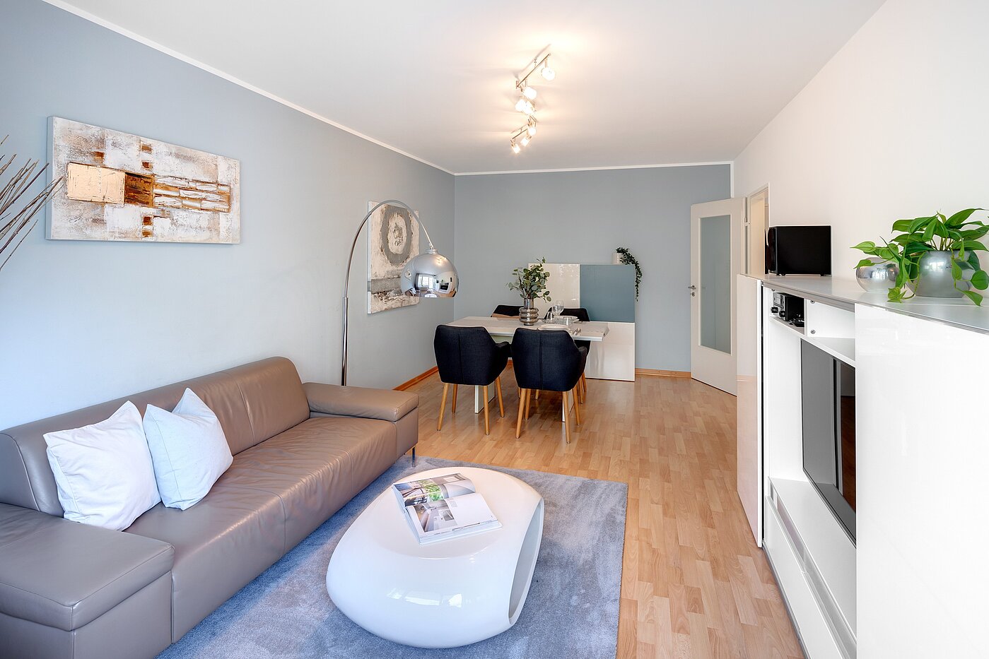 Квартира в многоэтажно доме с 2 комнатами | München-Schwabing | 70013 | ...und Platz zum Essen