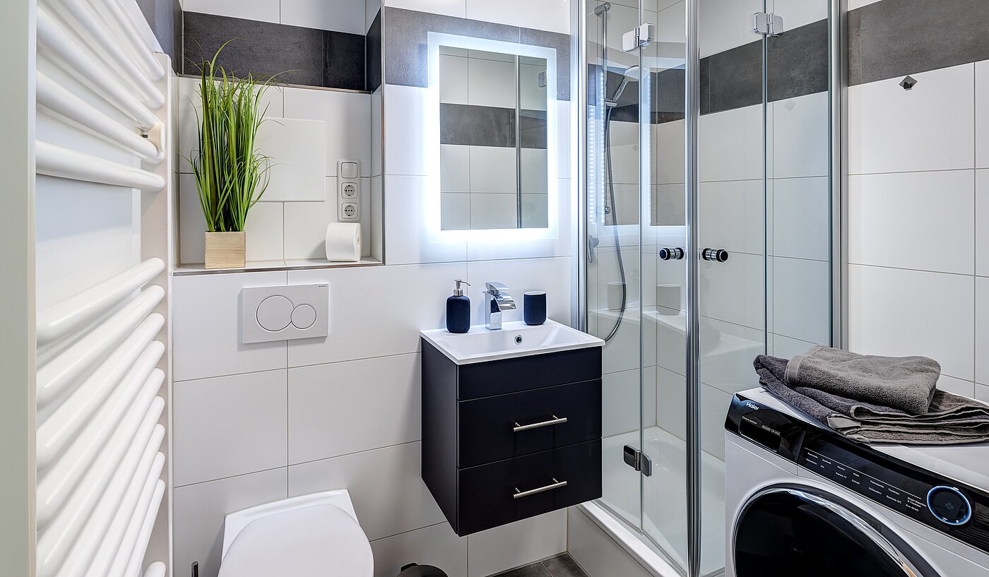 Apartment с 1 комнатная | München-Milbertshofen | 70183 | Badezimmer mit Waschtrockner
