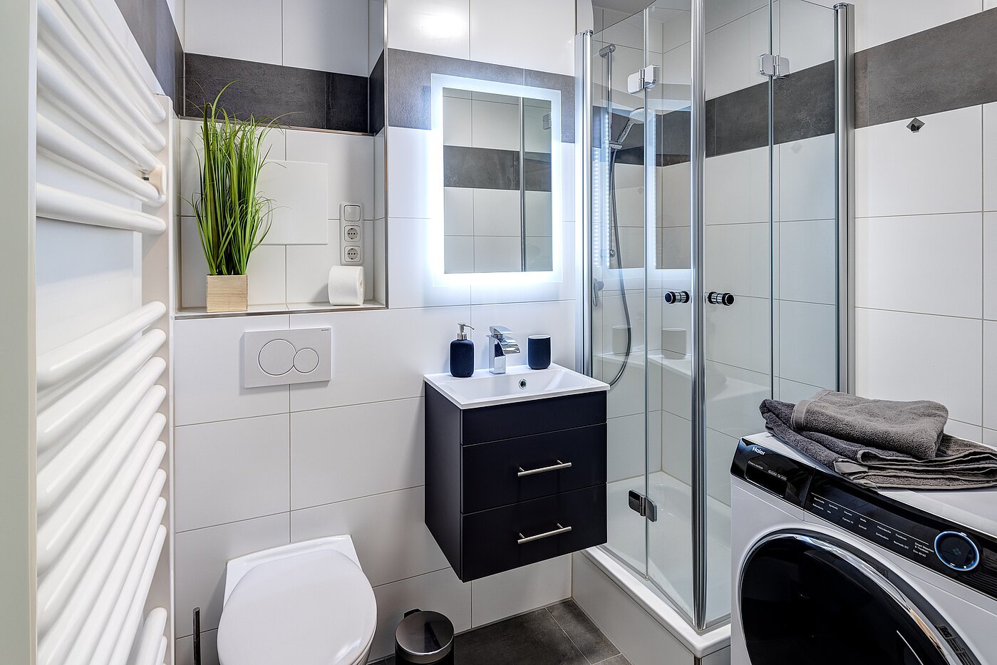 Apartment с 1 комнатная | München-Milbertshofen | 70183 | Badezimmer mit Waschtrockner