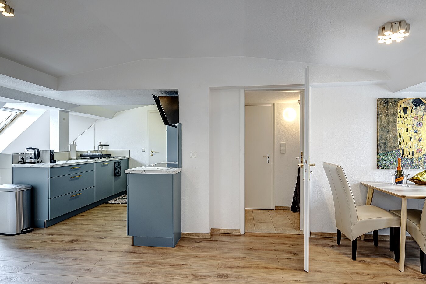 Мансардная квартира с 4.5 комнатами | München-Ludwigsvorstadt | 70461 | Wohnen / Essen