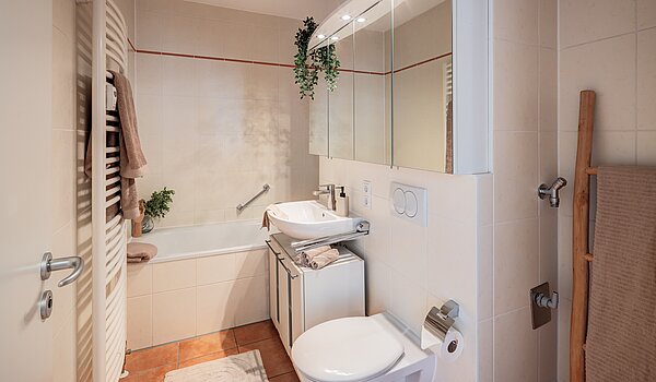 Квартира в многоэтажно доме с 2 комнатами | München-Bogenhausen | 70396 | Badezimmer...