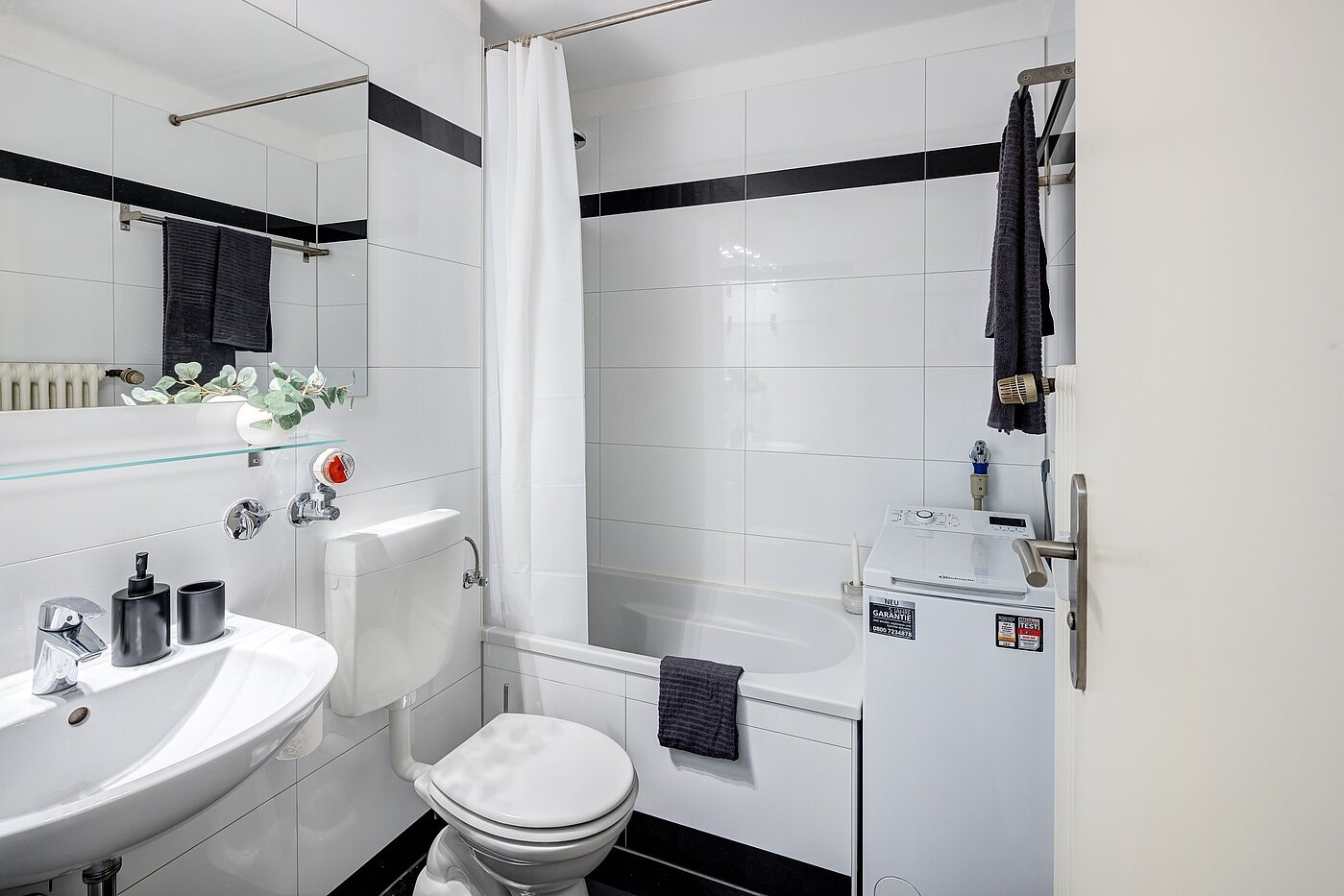 Квартира в многоэтажно доме с 2 комнатами | München-Bogenhausen | 70142 | Bad mit Waschmaschine