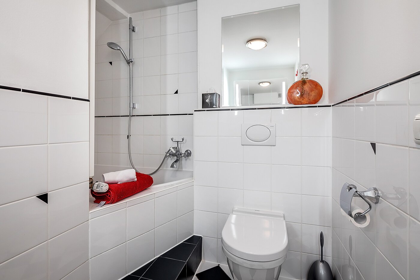 Квартира в многоэтажно доме с 2 комнатами | München-Isarvorstadt | 70089 | Badezimmer mit Wanne
