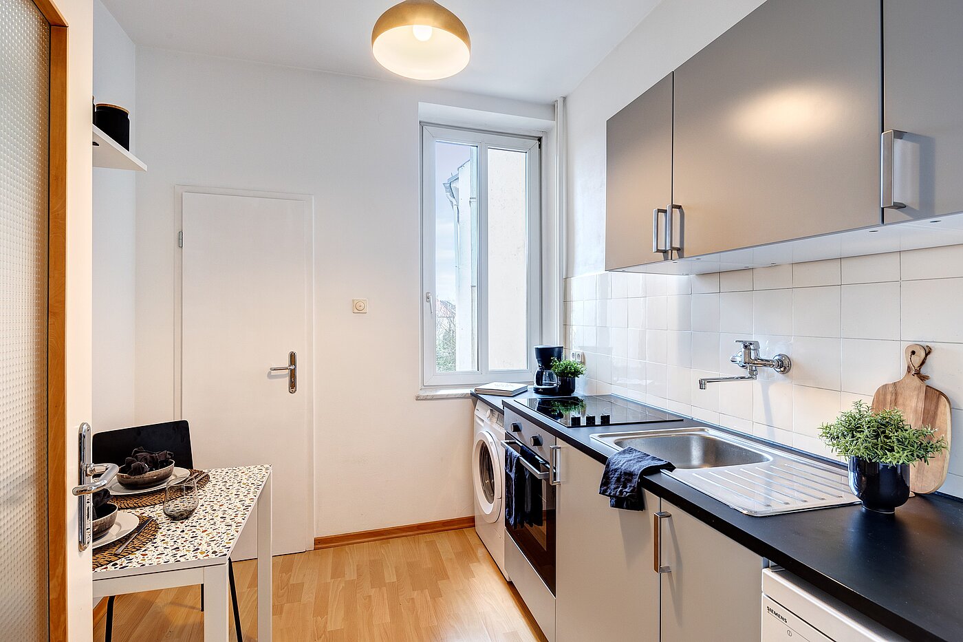 Квартира в многоэтажно доме с 1 комнатная | München-Schwabing | 701051 | Kleine Wohnküche