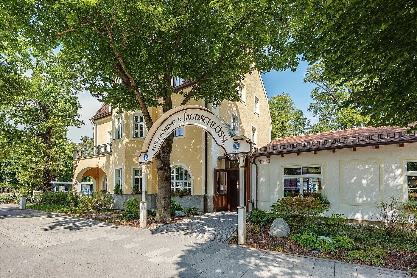 Плоский с 2.5 комнатами | München-Harlaching | 70018 | In der Nähe