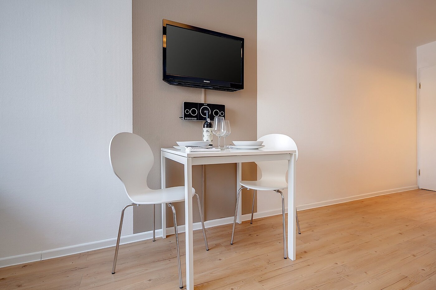 Квартира в многоэтажно доме с 1 комнатная | München-Trudering | 2011ML4 | ...und Sitzgelegenheit