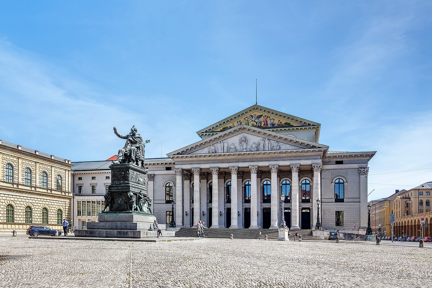 Квартира в многоэтажно доме с 3 комнатами | 70046 | Bayerische Staatsoper