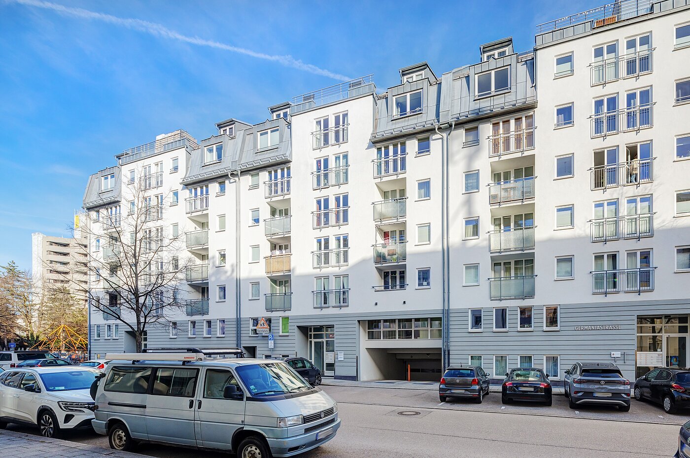 Квартира в многоэтажно доме с 2 комнатами | München-Schwabing | 70102 | Ansicht von der Straße...